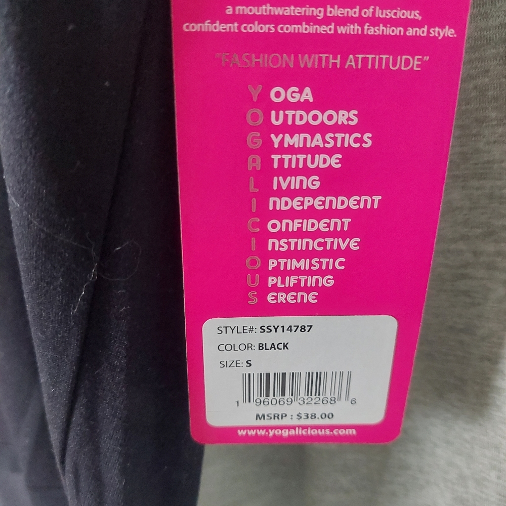 🌺 Yogalicious Black & Gray Tops - Picture 5 of 6